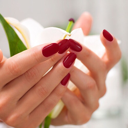 red("LUXURY NAILS AND SPA")